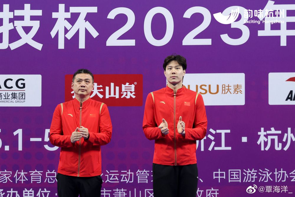 法媒：巴黎仍有意引进奥斯梅恩 新月也在关注但球员无意离开欧洲据法国媒体le10sport报道，巴黎圣日耳曼仍有意引进奥斯梅恩，利雅得新月也对奥斯梅恩感兴趣，但奥斯梅恩无意离开欧洲足坛。